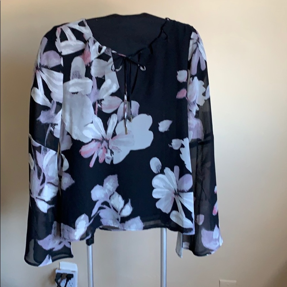 Guess flower 🌸 print blouse